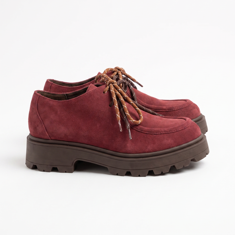 LACED LOAFERS TREND