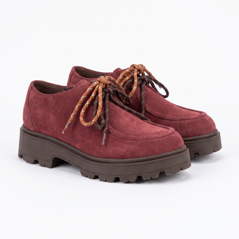 LACED LOAFERS TREND
