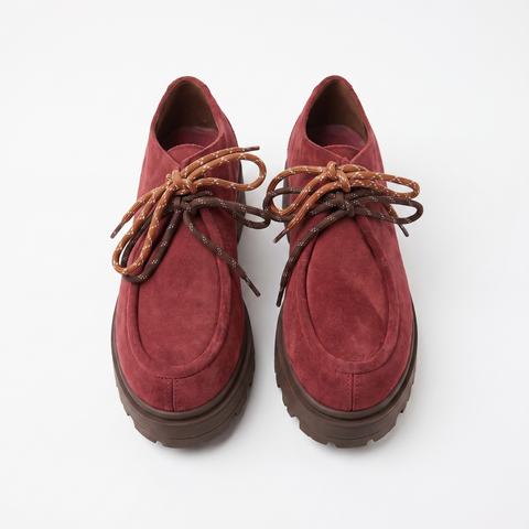 LACED LOAFERS TREND