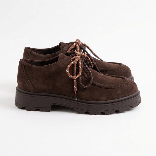 LACED LOAFERS TREND