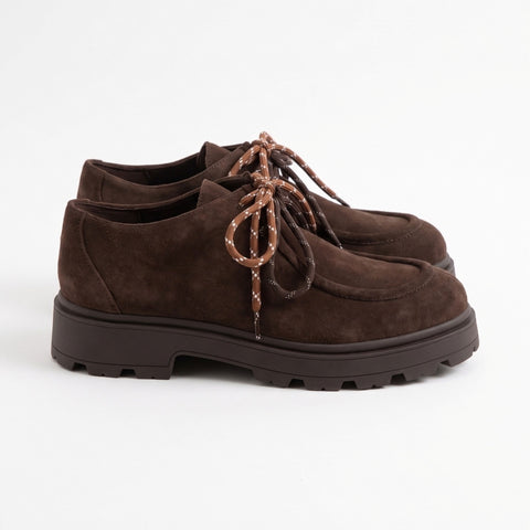 LACED LOAFERS TREND