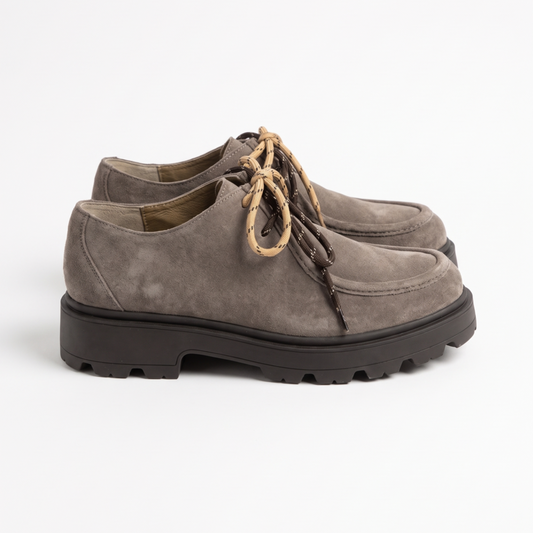 LACED LOAFERS TREND