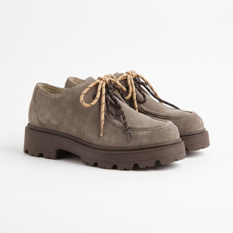 LACED LOAFERS TREND