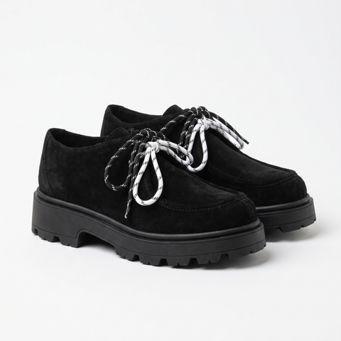 LACED LOAFERS TREND