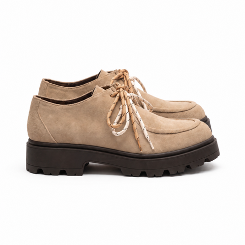 LACED LOAFERS TREND