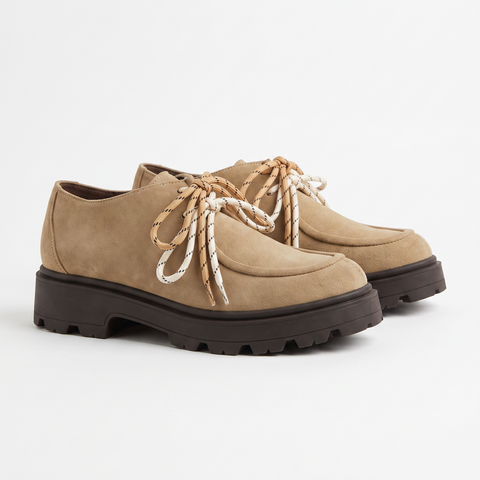 LACED LOAFERS TREND