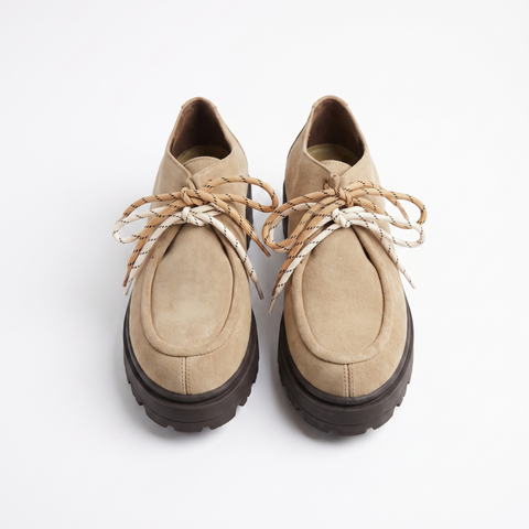 LACED LOAFERS TREND