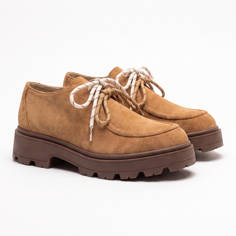 LACED LOAFERS TREND