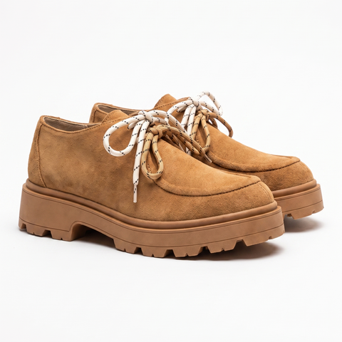 LACED LOAFERS TREND