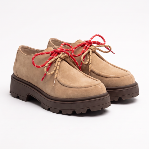 LACED LOAFERS TREND