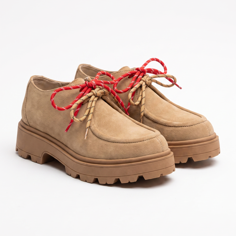 LACED LOAFERS TREND